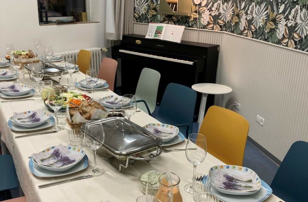 29 2024 FM Wohnzimmer Station Bild 7 Stationsaben scaled 1 9062ee87