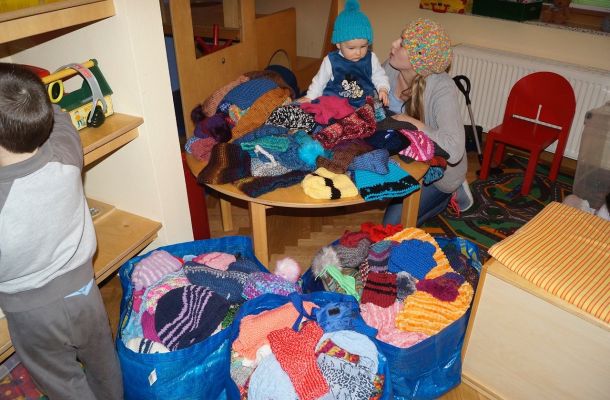 strickaktion in koeln7 a29d8ddc