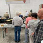 Familie Haller beim Reibekuchen backen 1